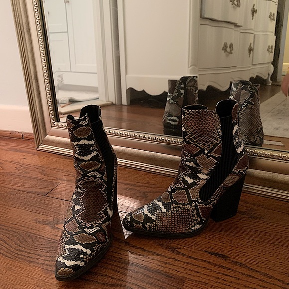 Snake ankle boot - Picture 2 of 3